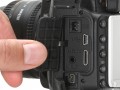 Отсек для соединительных кабелей в Nikon D90