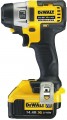 DeWALT  DCF825M2