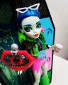 Monster High Skulltimate Secrets: Neon Frights Ghoulia Yelps