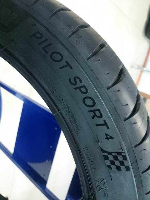 Michelin Pilot Sport 4