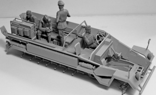 ICM Sd.Kfz.251/6 Ausf.A with Crew (1:35)