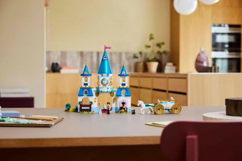 Lego Cinderellas Castle and Horse Carriage 43275