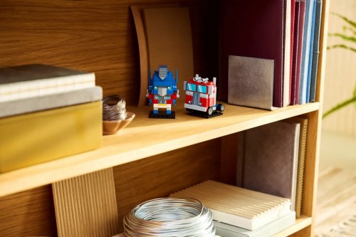 Lego Optimus Prime Robot and Vehicle 40803