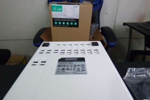 QNAP TS-328