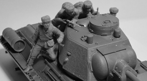 ICM T-34-76 with Soviet Tank Riders (1:35)