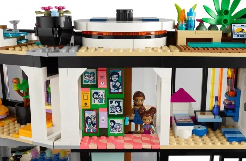 Lego Andreas Modern Mansion 42639