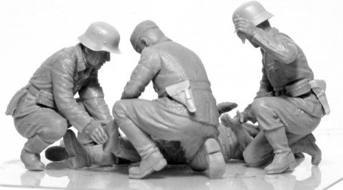 ICM WWII German Military Medical Personnel (1:35)