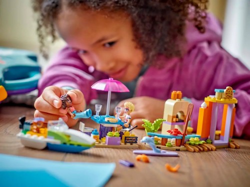 Lego Creative Beach and Travel Suitcase 42672