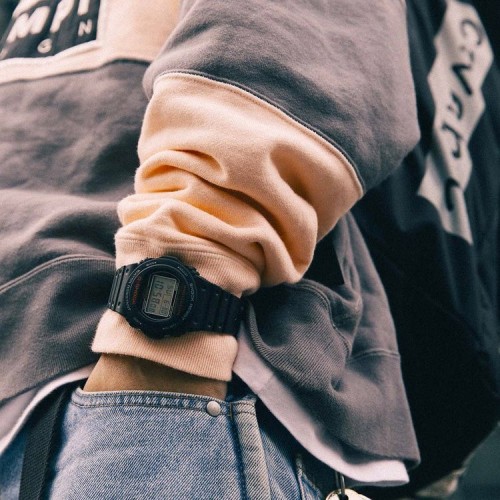 Casio DW-5750E-1E