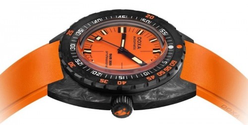 DOXA SUB 300 Carbon Professional 822.70.351.21