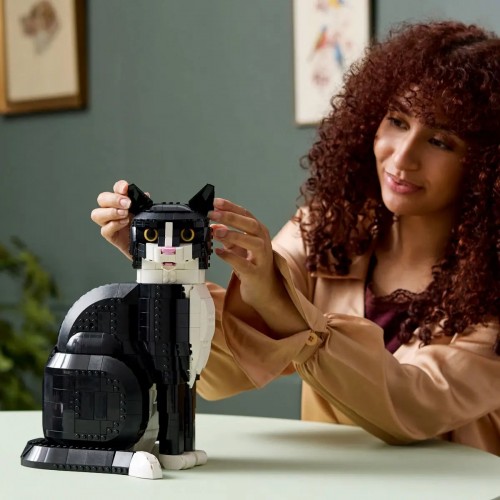 Lego Tuxedo Cat 21349