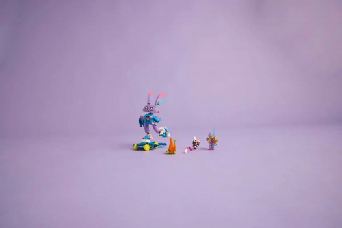 Lego Izzie and Bunchurro the Gaming Bunny 71490