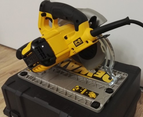 DeWALT DWE576K