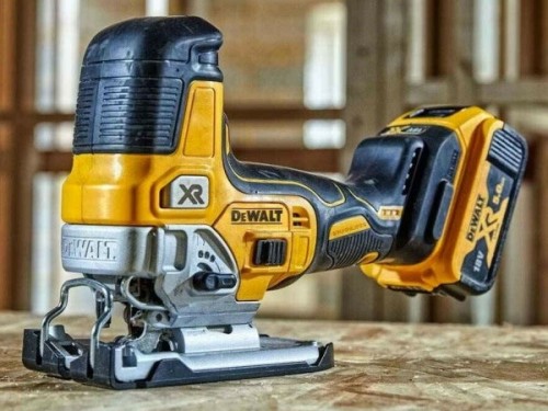 DeWALT DCS335