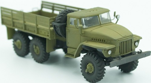 ICM Ural-375D (1:72)