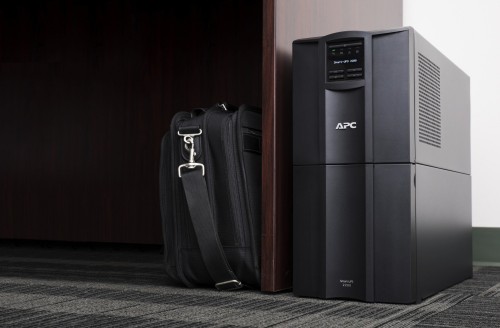 APC Smart-UPS 2200VA SMT2200C