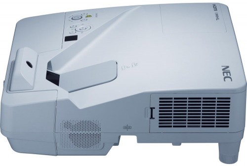 NEC UM352W