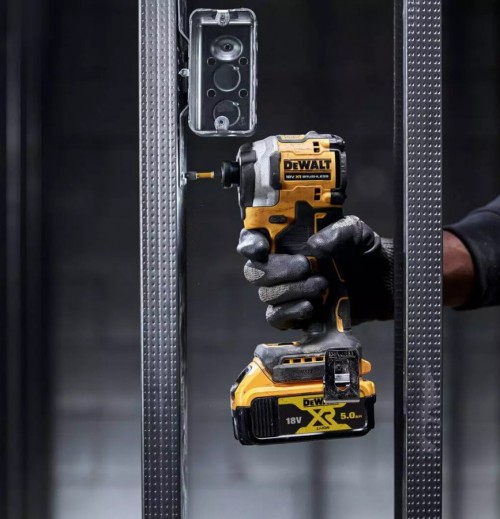 DeWALT DCF850P2T