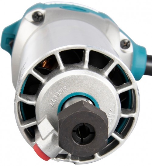 Makita RT0702C