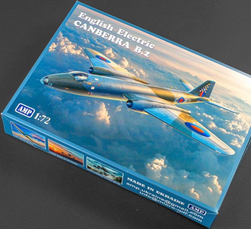 AMP English Electric Canberra B.2 (1:72)