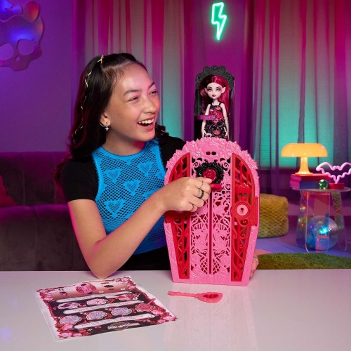 Monster High Skulltimate Secrets Garden Mysteries Draculaura