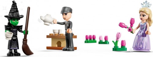 Lego Glinda and Elphaba Visit Munchkinland 75690