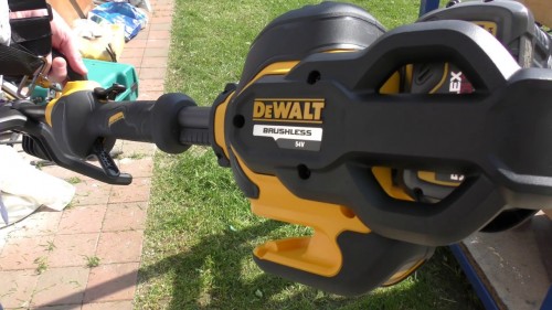 DeWALT DCM571N