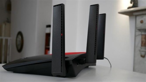 NETGEAR XR700