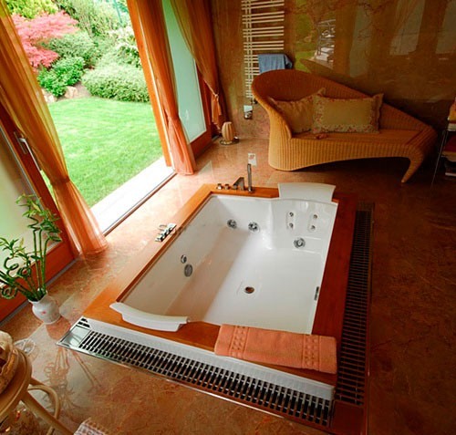 Jacuzzi Aura Plus 180x150