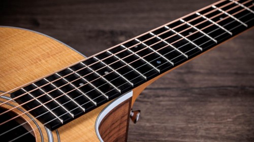 Taylor 212ce
