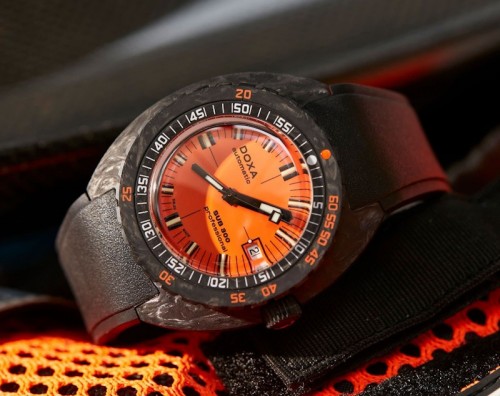 DOXA SUB 300 Carbon Professional 822.70.351.20