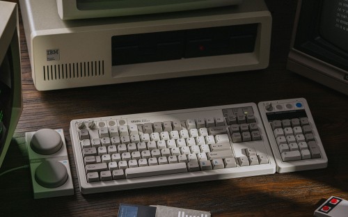 8BitDo Retro 18 Mechanical Numpad