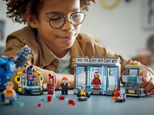 Lego Iron Mans Laboratory Hall of Armor 76315