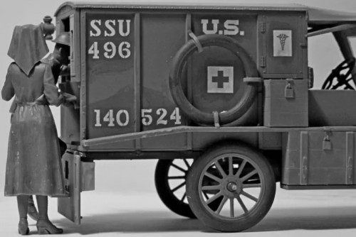 ICM Ambulance with US Medical Personnel (1:35)