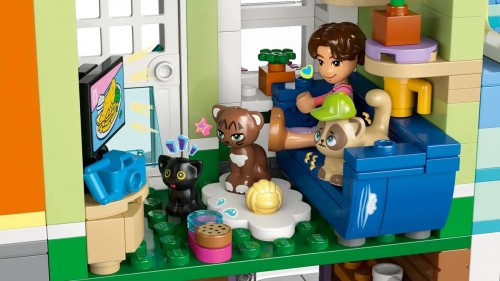 Lego Heartlake City Apartments and Stores 42670