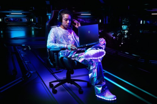 Acer Predator Helios Neo 18 AI PHN18-72