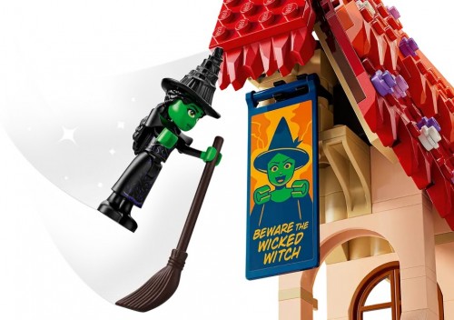 Lego Glinda and Elphaba Visit Munchkinland 75690