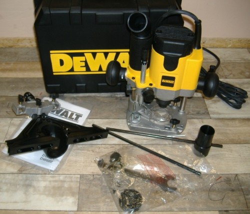 DeWALT DW622K