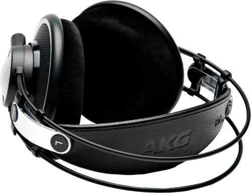 AKG K702