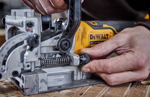 DeWALT DCW682NT