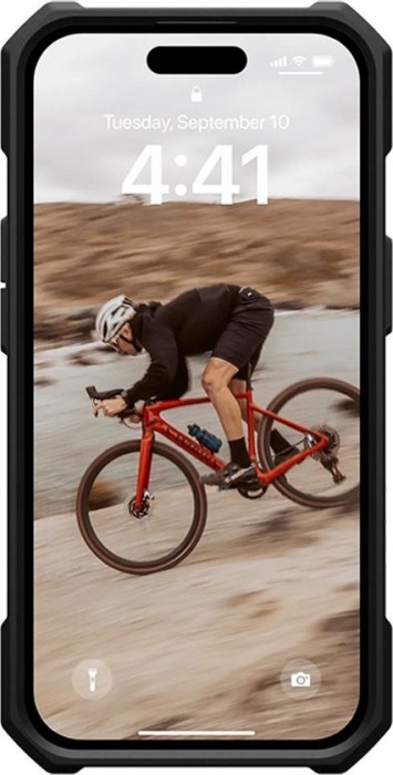 UAG Essential Armor with Magsafe for iPhone 15