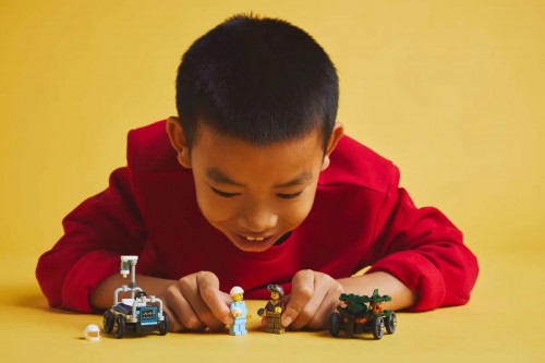 Lego Airplane vs Hospital Bed Race Car Pack 60459