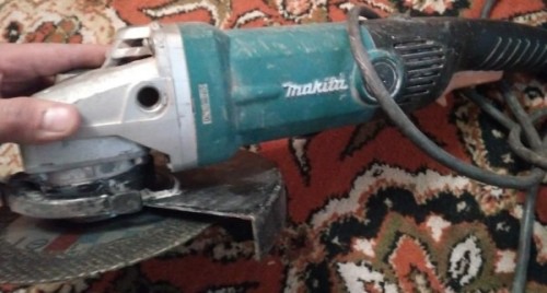 Makita GA9010C