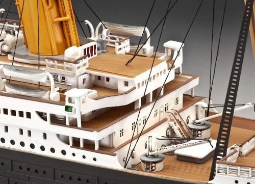 Revell R.M.S. Titanic 100th Anniversary Edition (1:400)