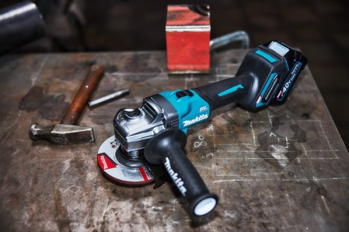 Makita GA008GM201