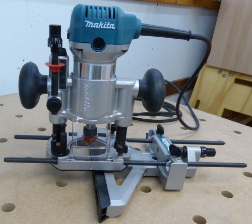 Makita RT0700CX2