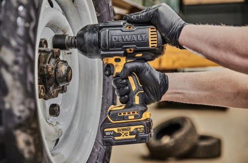 DeWALT DCF900N