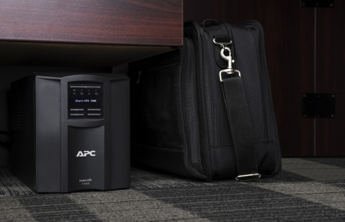 APC Smart-UPS 1500VA SMT1500C