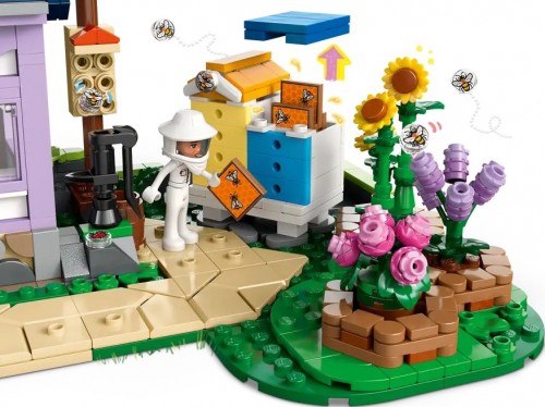 Lego Beekeepers House and Flower Garden 42669