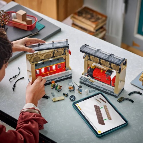 Lego Book Nook Hogwarts Express 76450